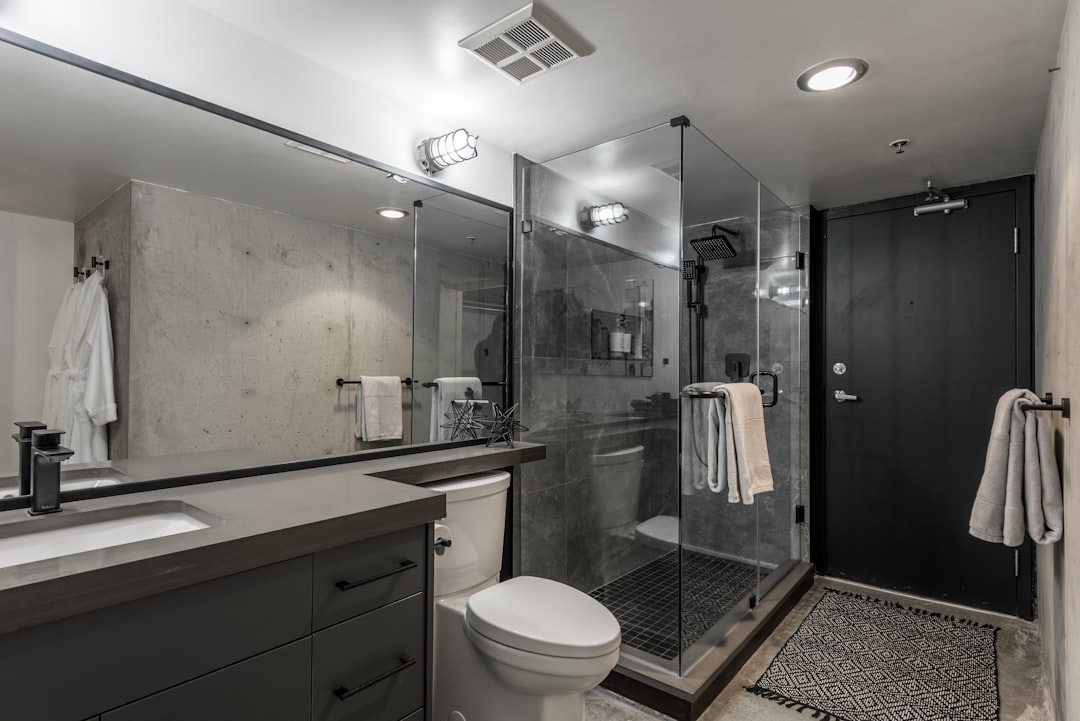 Bathroom remodeling in Lakewood, CA